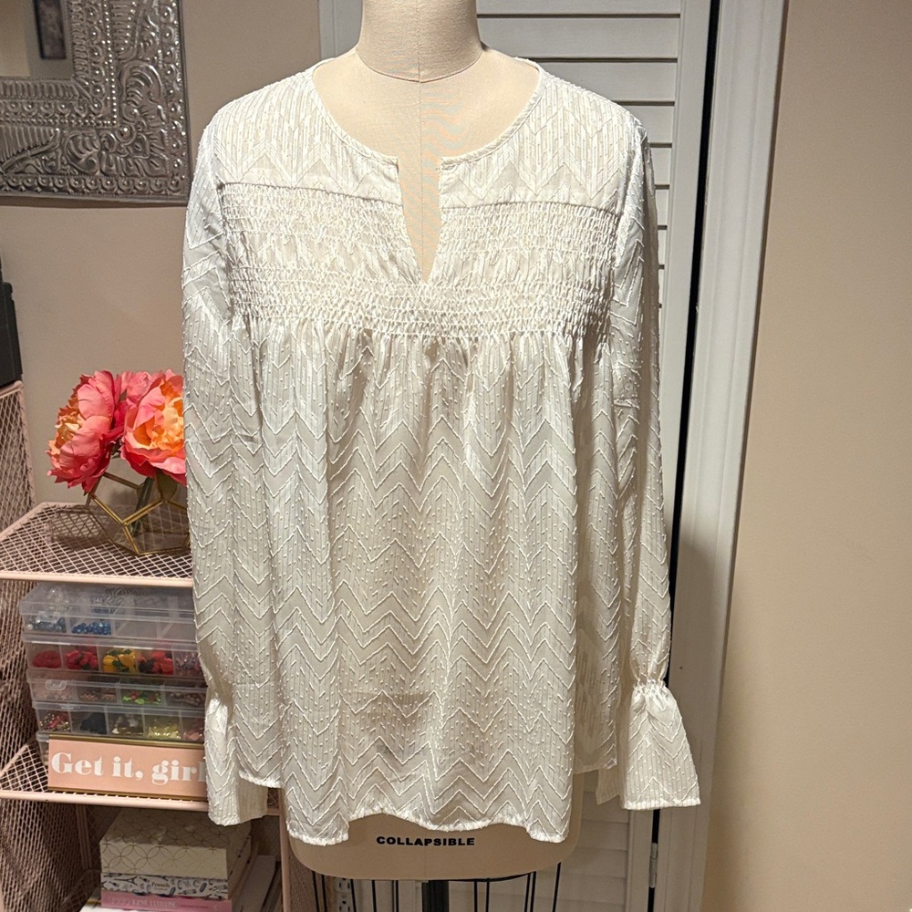 EUC white long sleeve top with chevron pattern & gold lurex